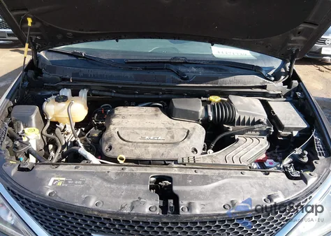 2018 Chrysler Pacifica Limited z USA, uszkodzony, nr VIN 2C4RC1GG3JR100964